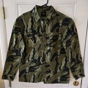 Junk Food Clothing Camo Button Up Shirt Mens Medium Green Streetwear Utility Y2K